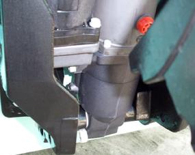 Transom mount without indents or concaves